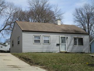 2527 Randolph St, Waterloo, IA 50702