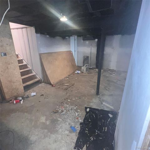 18471 Sunderland Road, Detroit, MI 48219