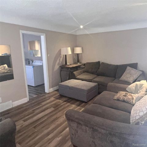 18471 Sunderland Road, Detroit, MI 48219