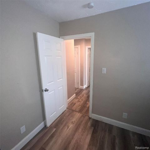 18471 Sunderland Road, Detroit, MI 48219