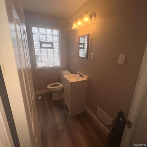 18471 Sunderland Road, Detroit, MI 48219