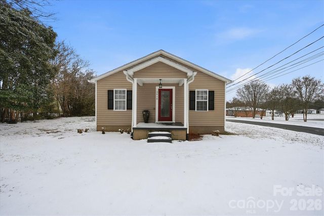 3410 25th Avenue NE, Hickory, NC 28601