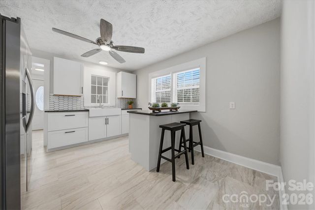 3410 25th Avenue NE, Hickory, NC 28601