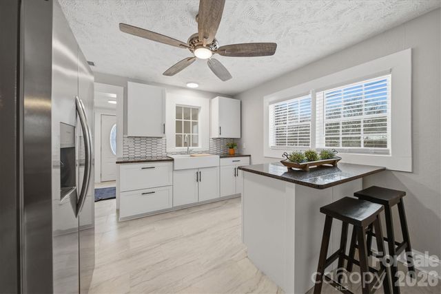 3410 25th Avenue NE, Hickory, NC 28601