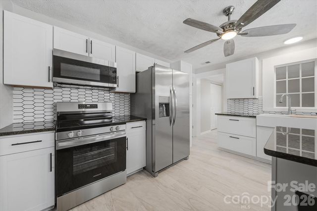 3410 25th Avenue NE, Hickory, NC 28601