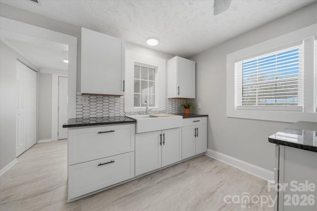 3410 25th Avenue NE, Hickory, NC 28601