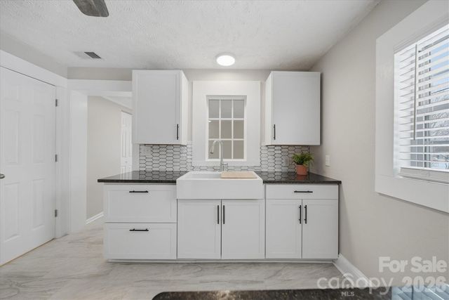 3410 25th Avenue NE, Hickory, NC 28601