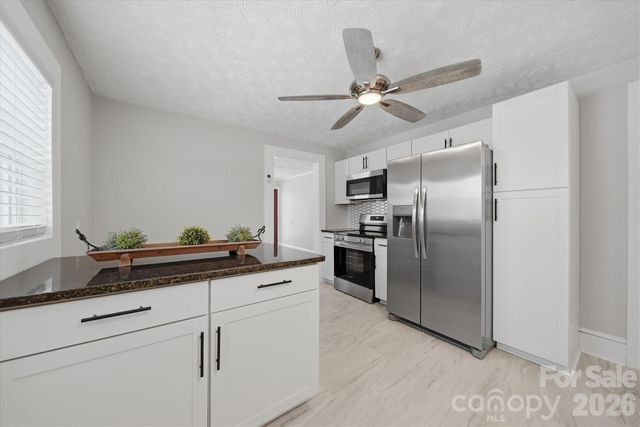 3410 25th Avenue NE, Hickory, NC 28601