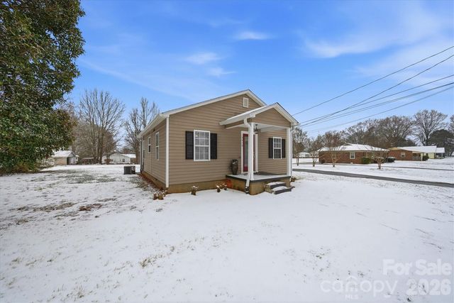 3410 25th Avenue NE, Hickory, NC 28601