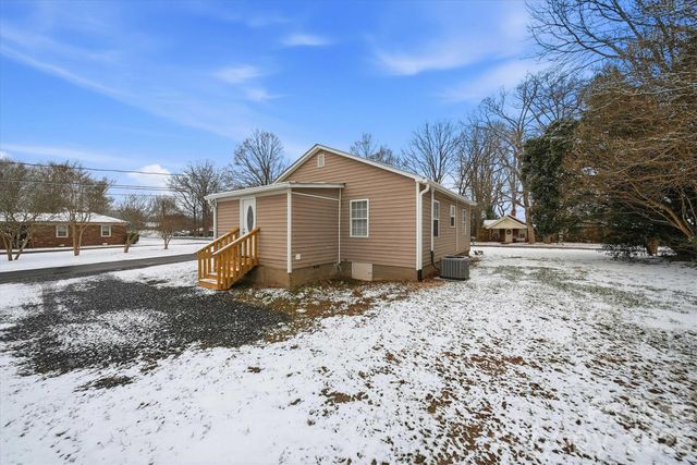 3410 25th Avenue NE, Hickory, NC 28601