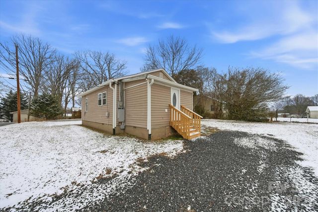 3410 25th Avenue NE, Hickory, NC 28601