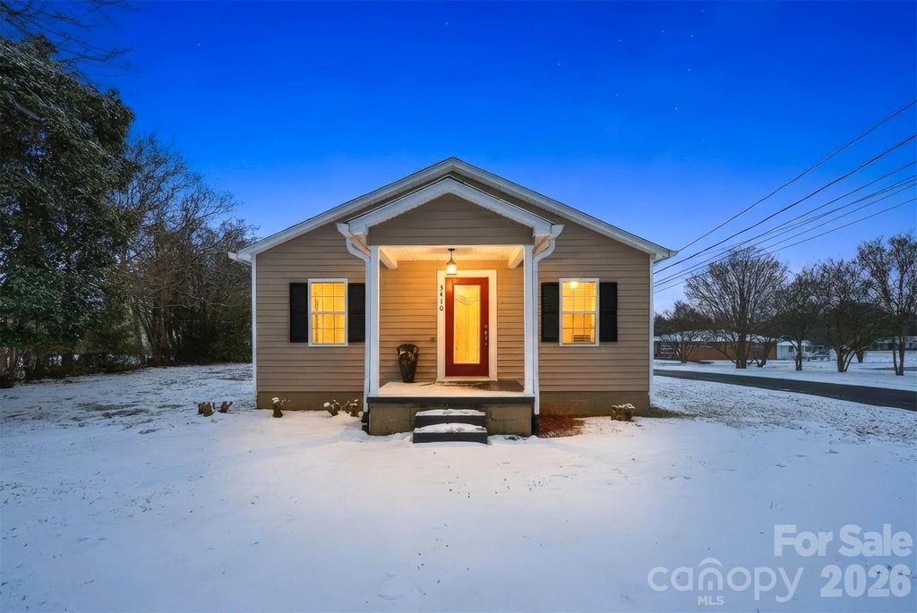 3410 25th Avenue NE, Hickory, NC 28601