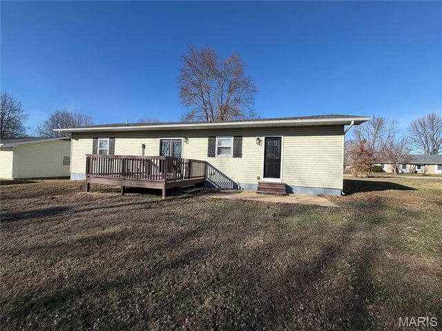 610 Saint Michael Avenue, St James, MO 65559