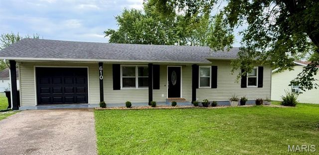 610 Saint Michael Avenue, St James, MO 65559