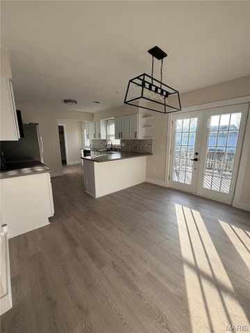 610 Saint Michael Avenue, St James, MO 65559