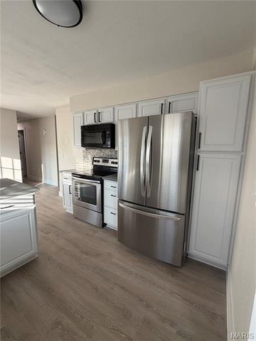 610 Saint Michael Avenue, St James, MO 65559