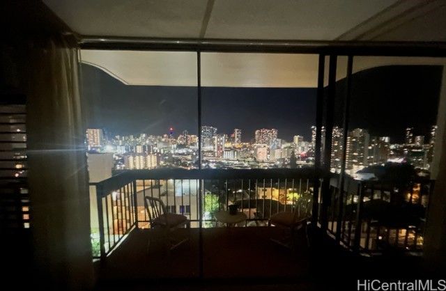 1560 Thurston Avenue 704, Honolulu, HI 96822
