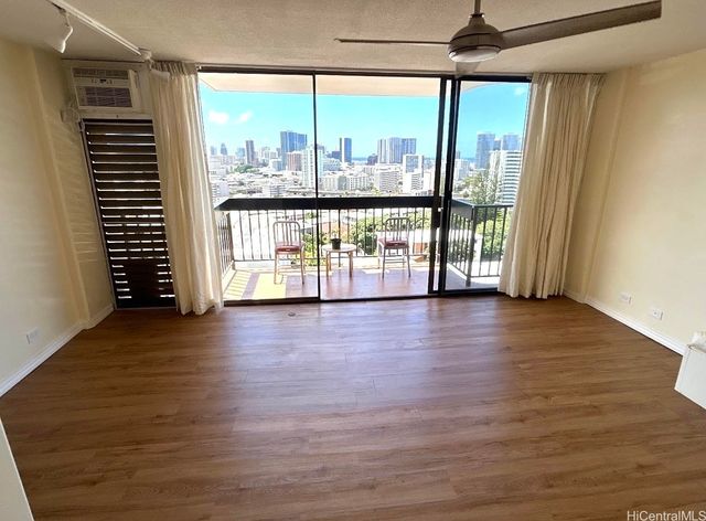1560 Thurston Avenue 704, Honolulu, HI 96822