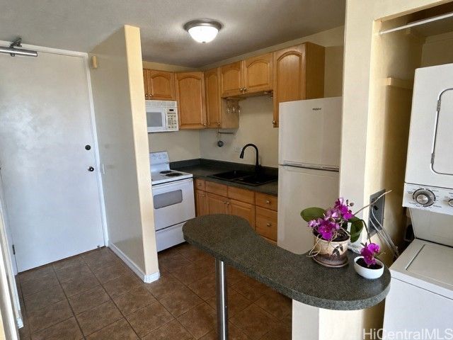 1560 Thurston Avenue 704, Honolulu, HI 96822
