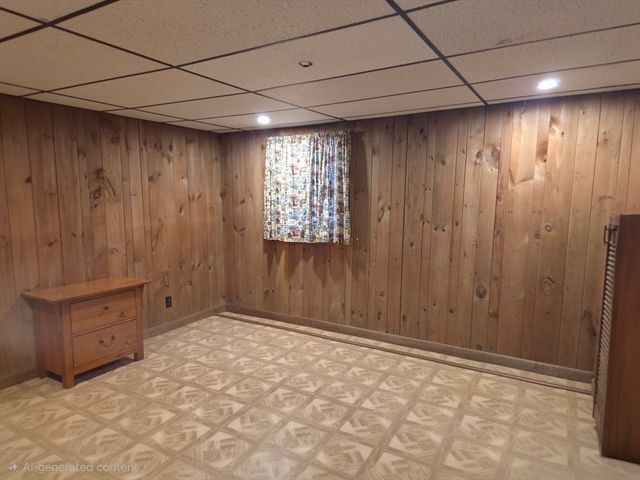 35 Pine Ridge Dr, Oxford, MA 01540