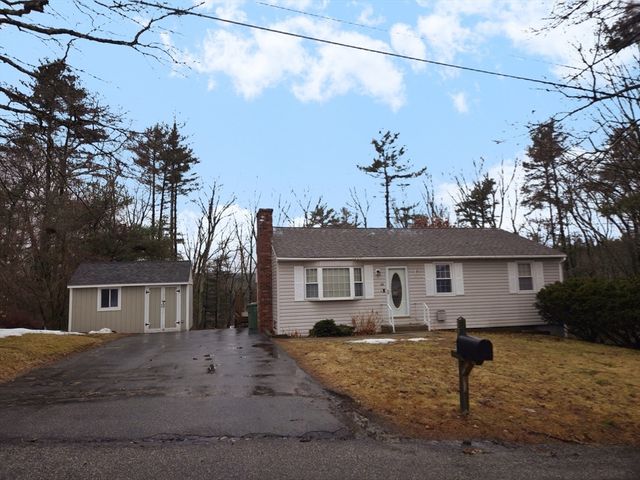 35 Pine Ridge Dr, Oxford, MA 01540