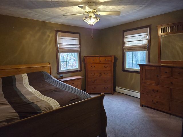 35 Pine Ridge Dr, Oxford, MA 01540