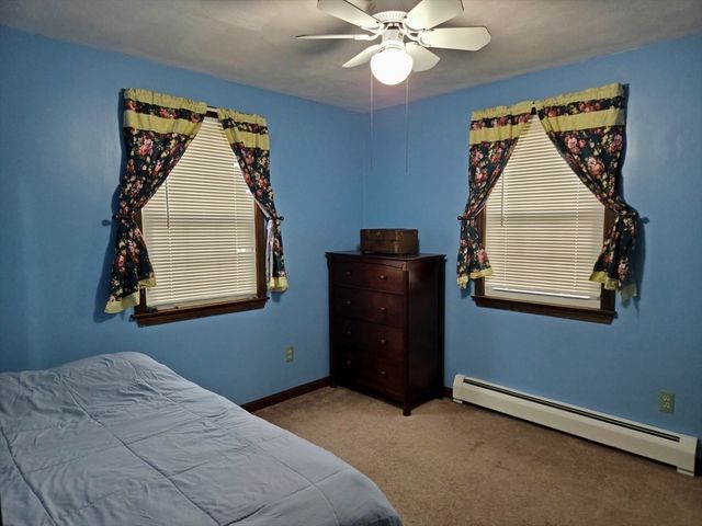 35 Pine Ridge Dr, Oxford, MA 01540