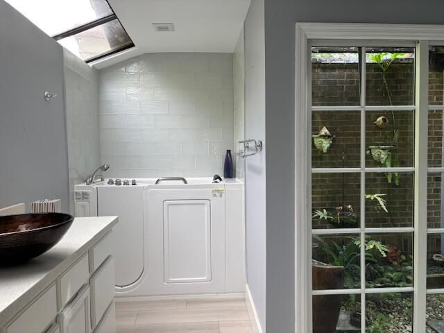 4105 NW 1st Court, Delray Beach, FL 33445