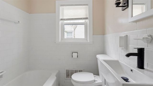 6 Seneca Street, Warwick, RI 02886