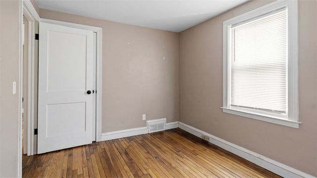 6 Seneca Street, Warwick, RI 02886