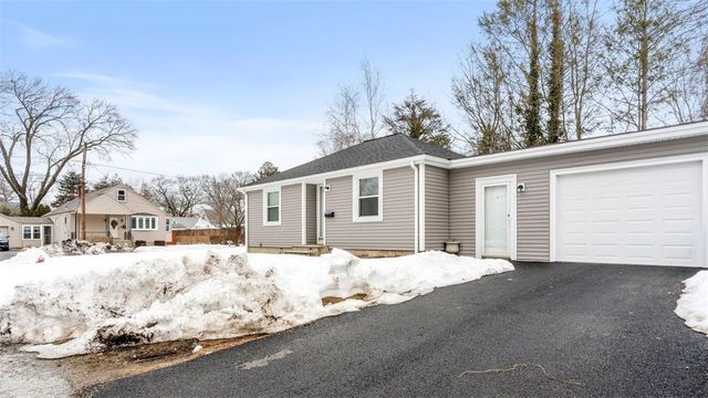 6 Seneca Street, Warwick, RI 02886