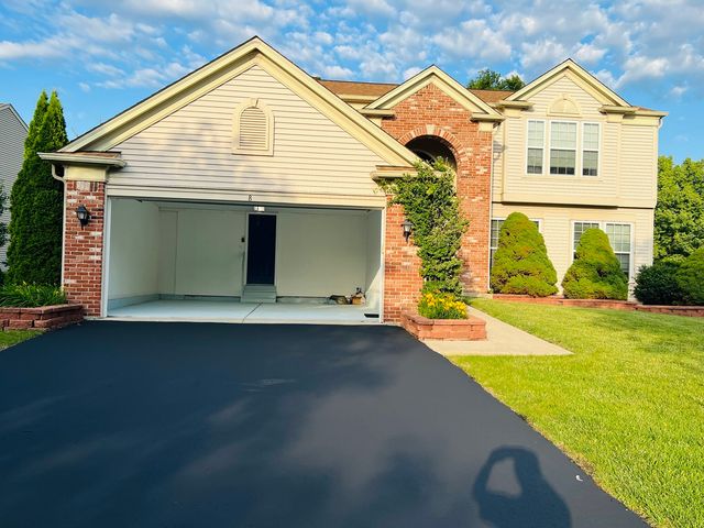 8 Honeysuckle Court, Bolingbrook, IL 60490