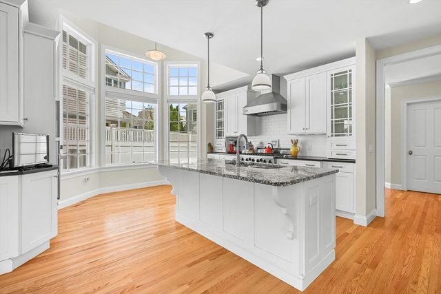 129 Shore Dr W, Mashpee, MA 02649