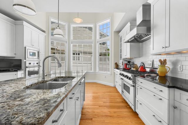 129 Shore Dr W, Mashpee, MA 02649