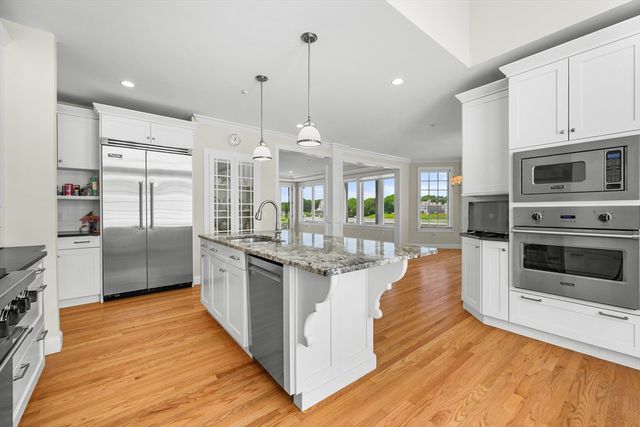 129 Shore Dr W, Mashpee, MA 02649