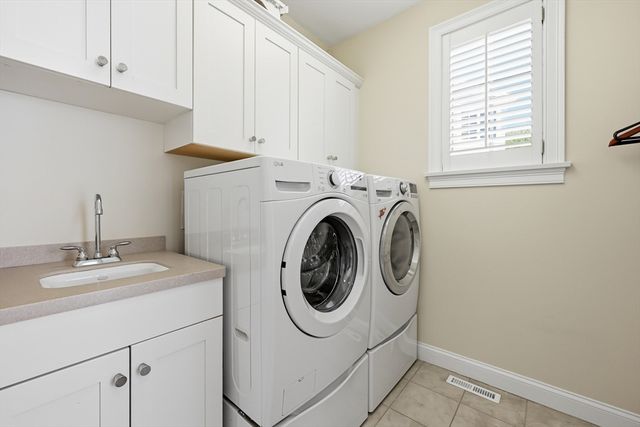 129 Shore Dr W, Mashpee, MA 02649