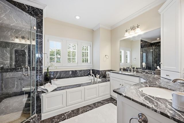 129 Shore Dr W, Mashpee, MA 02649