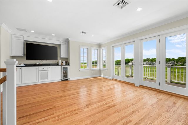 129 Shore Dr W, Mashpee, MA 02649