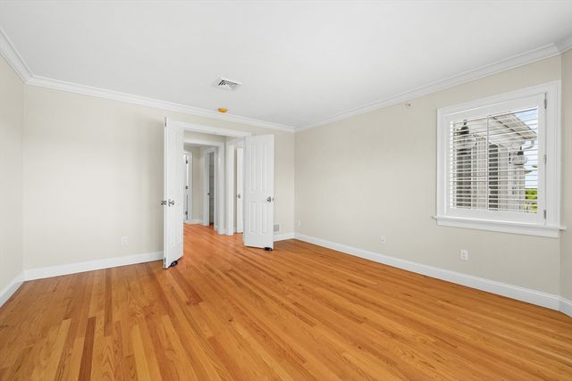 129 Shore Dr W, Mashpee, MA 02649