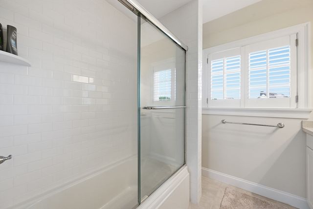 129 Shore Dr W, Mashpee, MA 02649