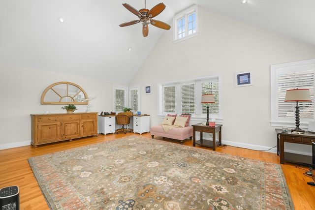 129 Shore Dr W, Mashpee, MA 02649