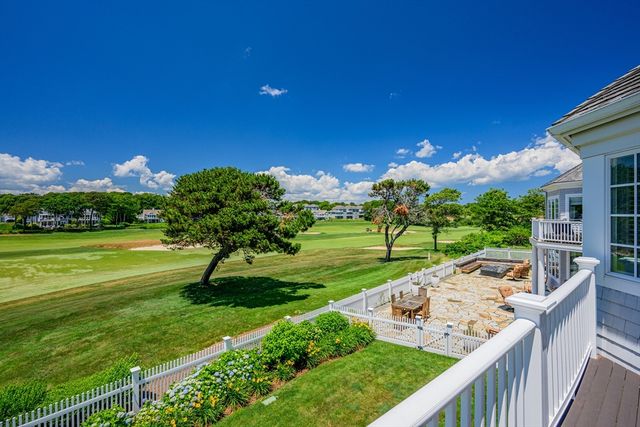129 Shore Dr W, Mashpee, MA 02649