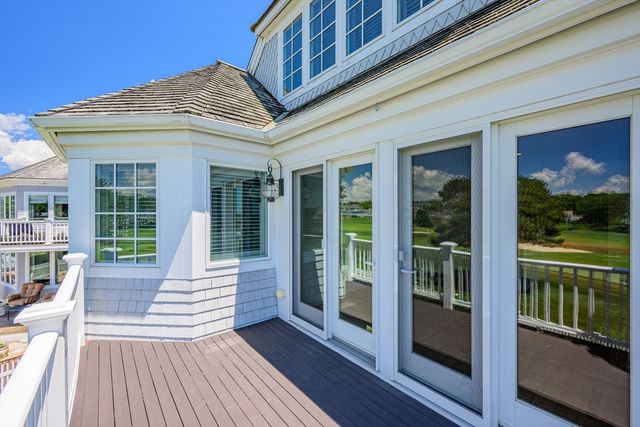 129 Shore Dr W, Mashpee, MA 02649