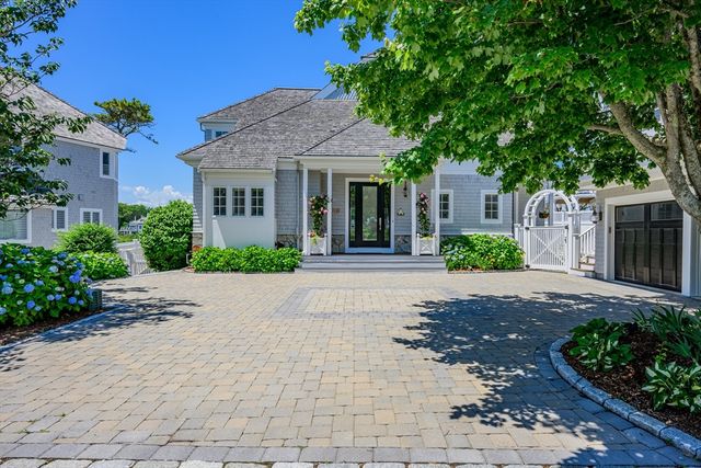 129 Shore Dr W, Mashpee, MA 02649