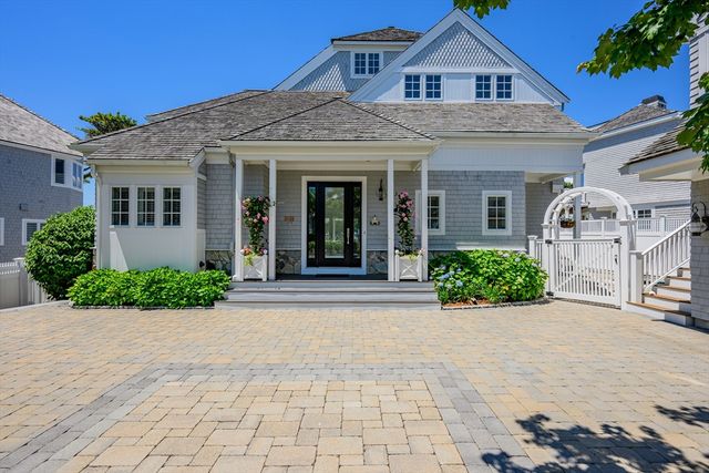 129 Shore Dr W, Mashpee, MA 02649