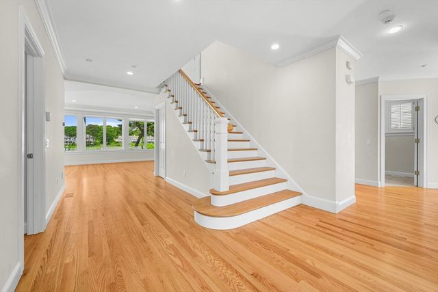 129 Shore Dr W, Mashpee, MA 02649