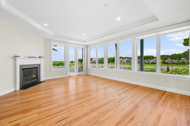 129 Shore Dr W, Mashpee, MA 02649