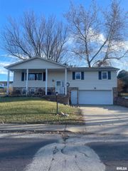 1612 W TETON Drive, Peoria, IL 61614