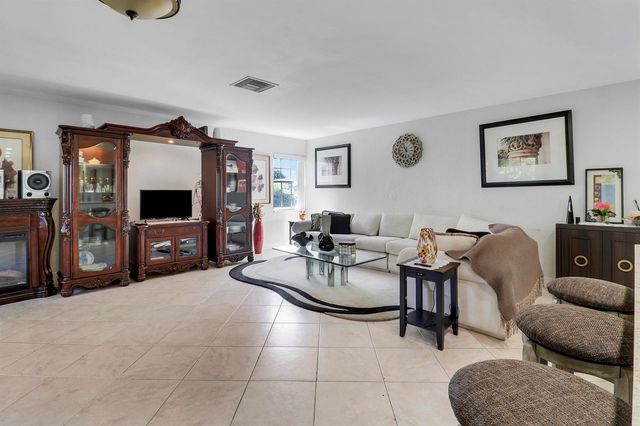 3336 Ave Villandry, Delray Beach, FL 33445