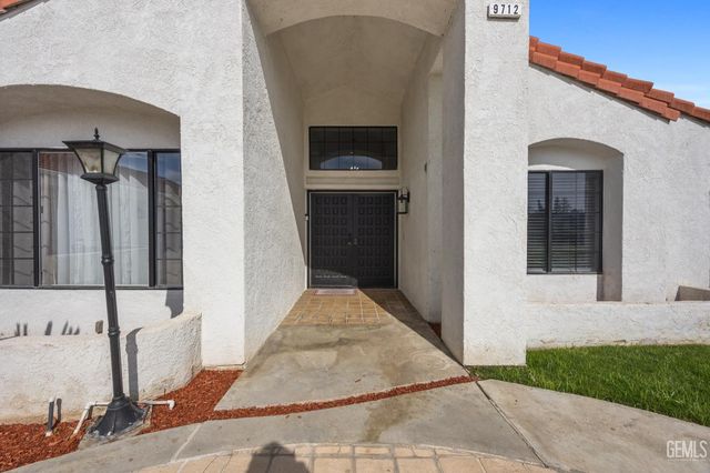 9712 White Oak Drive, Bakersfield, CA 93311